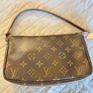 LV Pochette